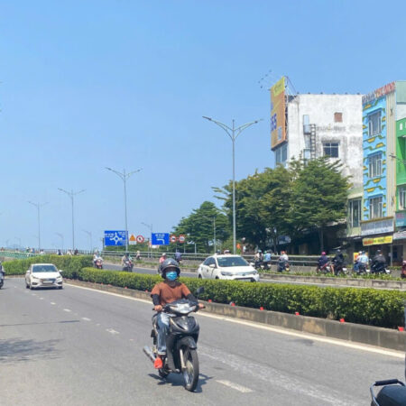 MẶT TIỀN TÔN ĐỨC THẮNG SÁT BẾN XE TRUNG TÂM. DT : 100m2