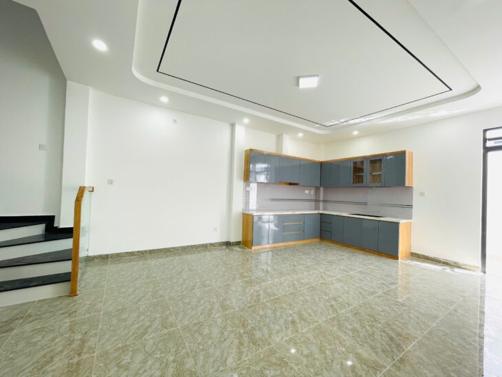 BÁN NHÀ 3 TẦNG HẺM Ô TÔ GẦN CHỢ VĨNH HẢI – DT: 107,5m2 . DTSD: 201m2 – – Giá bán : 5 tỷ 100