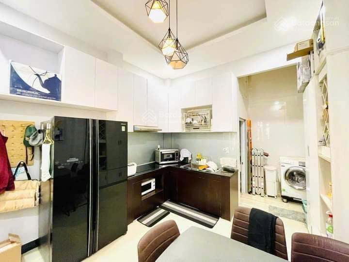 NHÀ 60M2, 3 TẦNG,HẺM XE HƠI 8M GẦN CẦU CHÀ VÀ QUẬN 8, TẶNG FULL NỘI THẤT, NHỈNH 6 TỶ