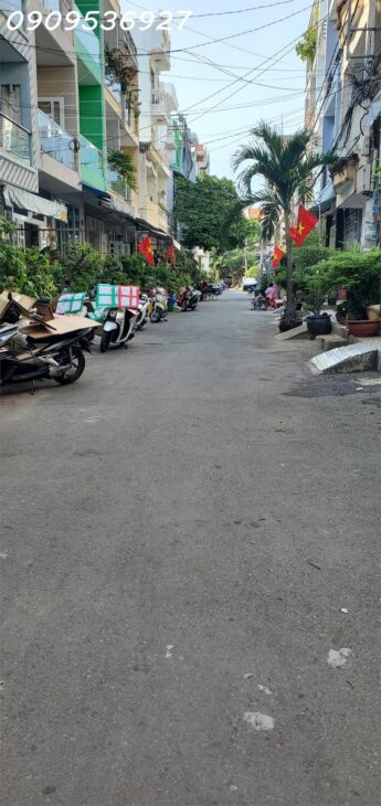 NHÀ LÔ GÓC SÁT AEON – HAI MẶT TIỀN THOÁNG ĐẸP – XE HƠI RA VÀO – CHỈ HƠN 3 TỶ
