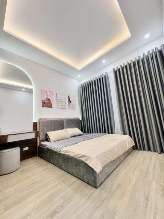 Đống Đa – Tôn Đức Thắng – Khâm Thiên – Ngõ rộng – 32 m – 4 Tầng – 4 PN – 5,6 tỉ.