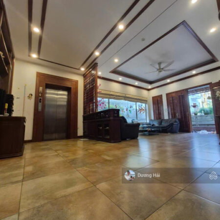 Bán nhà riêng tại Phố Nghĩa Đô – Cầu Giấy 70m Mt 15m – Lô Góc Hàng Xóm Starlake – Ô tô Vỉa Hè