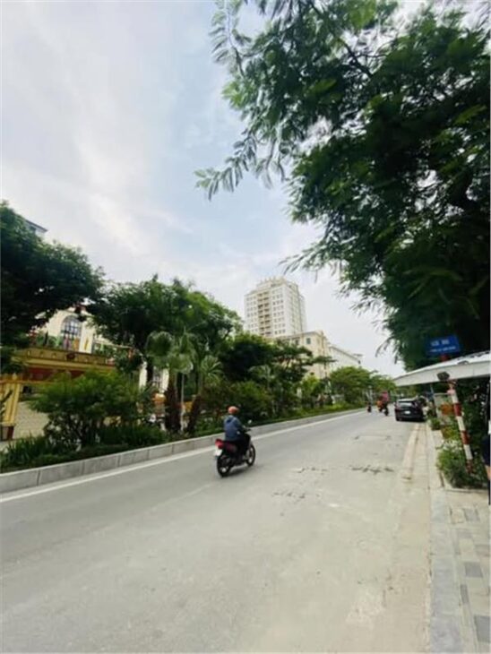 Bán nhà mặt phố Lạc Long Quân, Quận Tây Hồ, 150m2, Mặt tiền hơn 7m, giá chỉ 88 tỷ