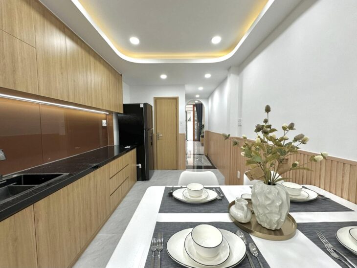 BÁN NHÀ PHÚ ĐÔ 35M2X6 TẦNG,THANG MÁY,15M RA Ô TÔ TRÁNH,7 CHỖ LÙI VÀO NHÀ,8 TỶ