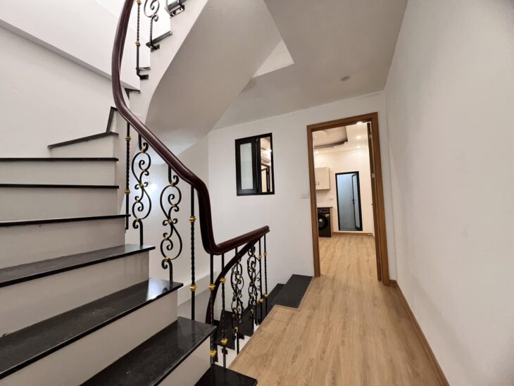 Nhà Phố Kim Mã- BA ĐÌNH 6.5 tỷ, 34M2 x6Tầng. Ngõ thông,ô tô tránh+kinh doanh