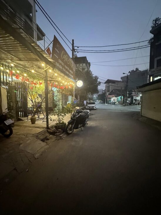 Cho thuê mặt bằng kinh doanh Nguyễn Chánh, 45m2, vỉa hè rộng làm spa, cafe, salon tóc