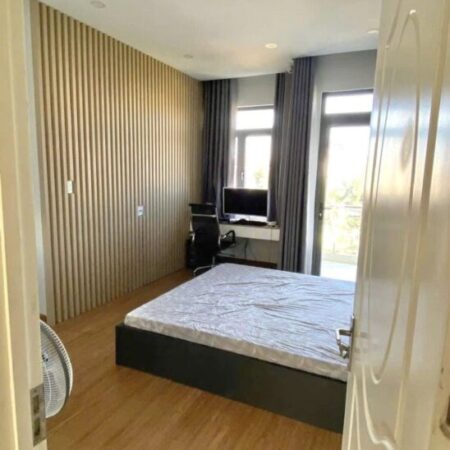 BÁN NHÀ XE HƠI. DT LỚN GẦN 200M, NGANG 7.15M. KHU VIP TP T ĐỨC. CHỈ 50TR/1M2.