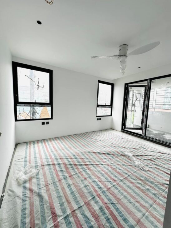 Bán Nhà Mặt Phố Quận Tây Hồ , 200m2 , 6 Tầng , Mặt tiền 8,5m , Gía chỉ 200 Tỷ