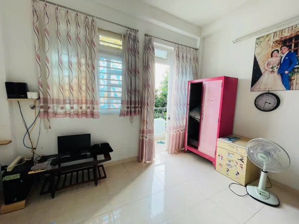 NGAY CV GIA ĐỊNH – 4 TẦNG NGANG 4M – 44M2 – 5 PHÒNG NGỦ CHỈ 5 .5 TỶ TL