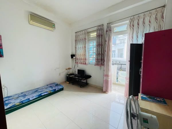 NGAY CV GIA ĐỊNH – 4 TẦNG NGANG 4M – 44M2 – 5 PHÒNG NGỦ CHỈ 5 .5 TỶ TL