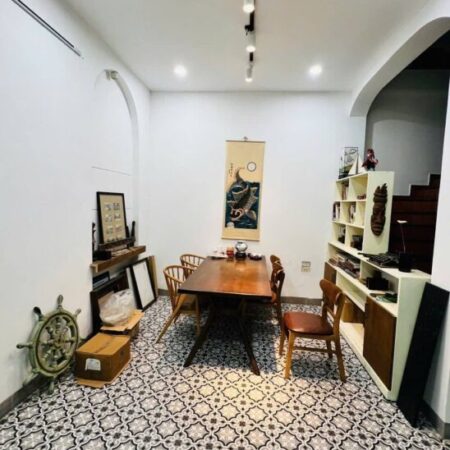 ????????Ngõ to, Nhà dân xây Trần Thái Tông, Cầu Giấy 40m 4T, gần Ô tô, chỉ 8.8 Tỷ