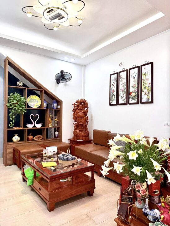 Bán SIÊU PHẨM Ô TÔ ĐỖ CỬA 50 m2 giá 14.4 TỶ tại Thái Thịnh, Đống Đa.