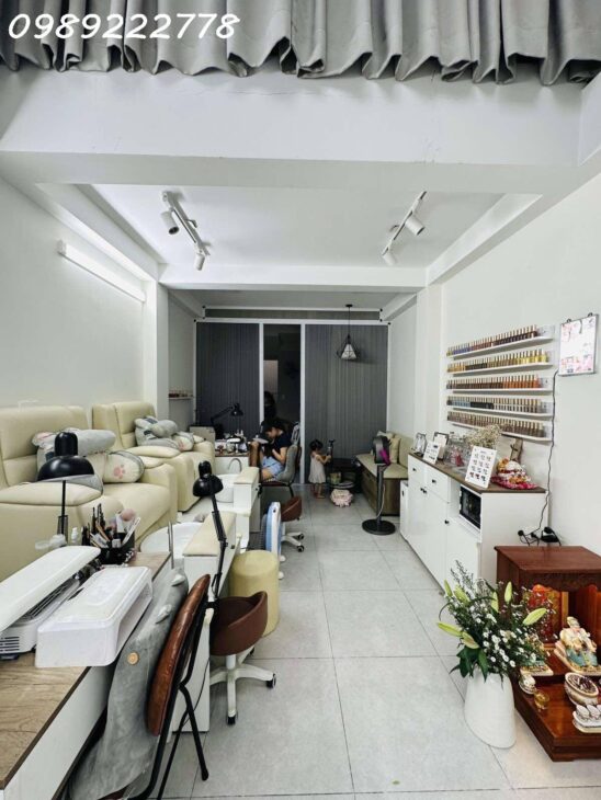 SÁT MẶT TIỀN ĐƯỜNG NGUYỄN TRÃI – XE HƠI ĐỖ CỬA – 4 TẦNG – KHU VỰC AN NINH DÂN TRÍ.
