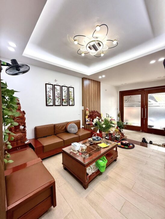 Bán SIÊU PHẨM Ô TÔ ĐỖ CỬA 50 m2 giá 14.4 TỶ tại Thái Thịnh, Đống Đa.