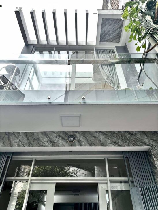 NGAY PHỐ BÙI VIỆN – 3 TẦNG – CÁCH 10M RA MẶT PHỐ-