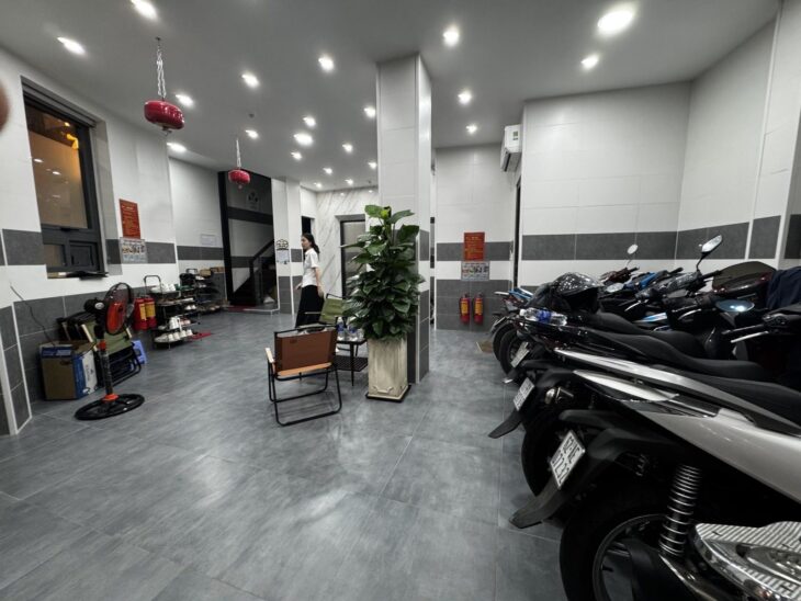 BÁN TÒA NHÀ 13 CĂN HỘ DỊCH VỤ CAO CẤP MẶT TIỀN PHẠM VĂN ĐỒNG 4 TẦNG – NGANG 9M – NGAY CÔNG VIÊN