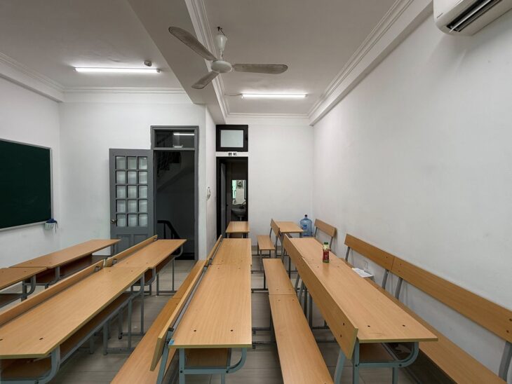 BÁN NHÀ NGUYỄN THỊ ĐỊNH !40 M 5T MT6M GIÁ 10,8 TỶ NGÕ RỘNG 10M RA Ô TÔ TRÁNH .