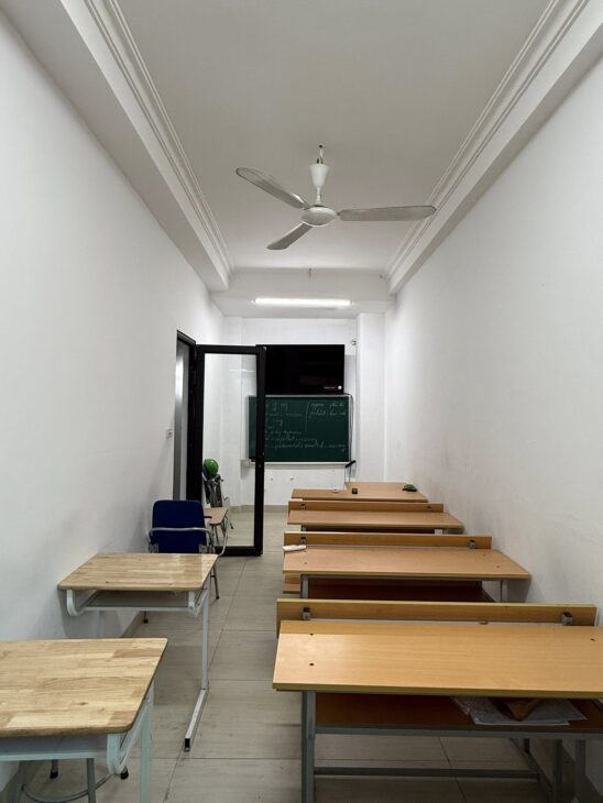 BÁN NHÀ NGUYỄN THỊ ĐỊNH !40 M 5T MT6M GIÁ 10,8 TỶ NGÕ RỘNG 10M RA Ô TÔ TRÁNH .