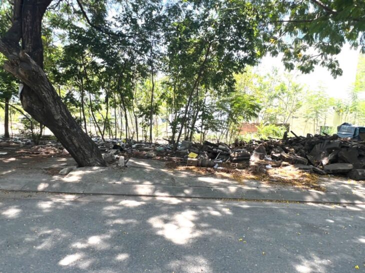 Cần Bán lô TĐC Đất Lành đường nhựa rộng 13m song song với Phong Châu. Con đường đẹp nhất khu, mát