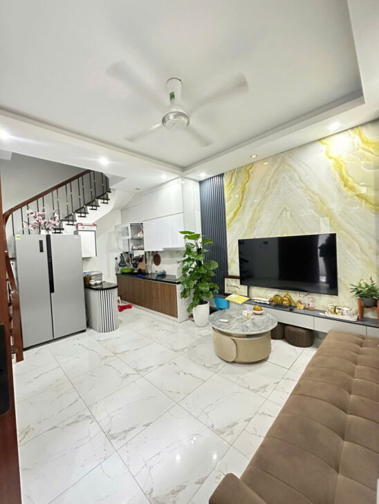 bán nhà quận Tây hồ, ngõ 3 gác, kd Van phòng, cho Thuê. 30x 5 tầng , mặt tiền khủng 6m. giá 8,7 tỉ.