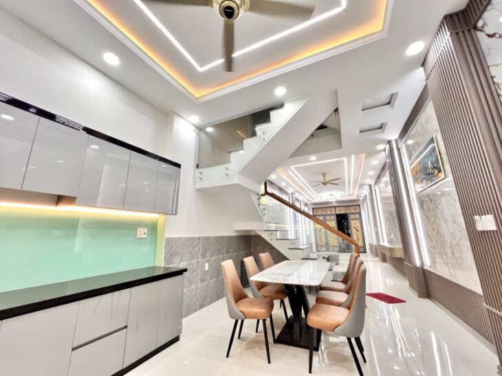 Bán nhà ĐẸP 1 Trệt 2 Lầu Dĩ An,đường nhựa 10m, full nội thất,gần TTYT