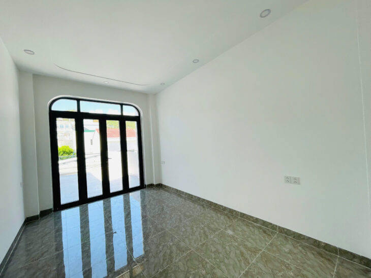 BÁN NHÀ 3 TẦNG HẺM Ô TÔ GẦN CHỢ VĨNH HẢI – DT: 107,5m2 . DTSD: 201m2 – – Giá bán : 5 tỷ 100