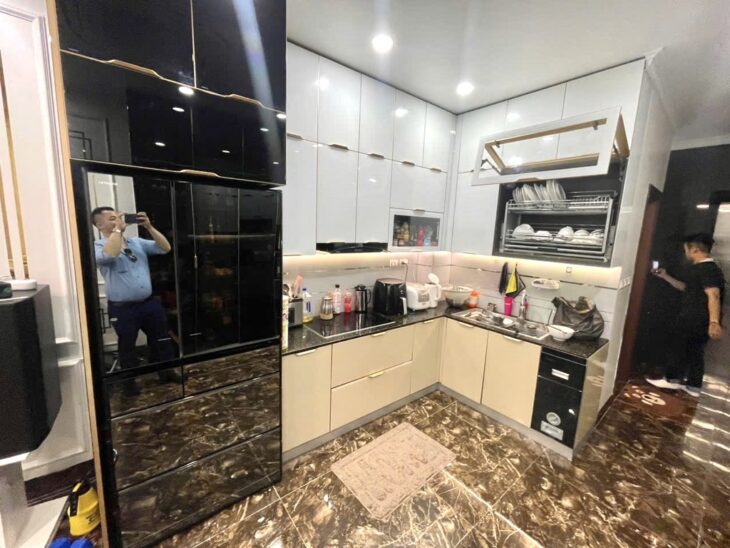 BÁN NHÀ PHÂN LÔ TRẦN ĐẠI NGHĨA – 6 TẦNG THANG MÁY – Ô TÔ ĐỖ CỬA – GIÁ 13 TỶ