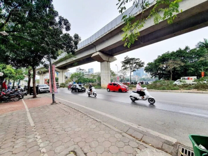 BÁN NHÀ MẶT PHỐ HOÀNG CẦU – 138M² – MT RỘNG – KINH DOANH – VỈA HÈ Ô TÔ TRÁNH – GIÁ CHỈ 37 TỶ