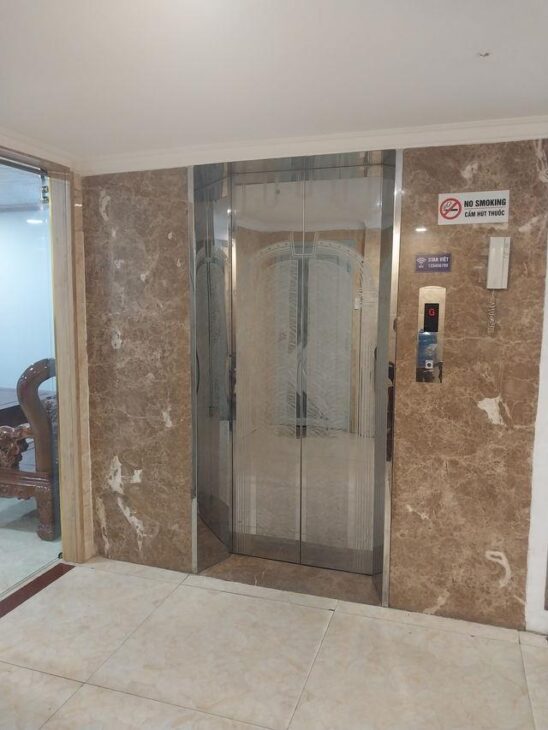 Khách sạn đang kinh doanh cần bán gấp, CMT8 Quận 3, 7 tầng, thu nhập 150tr/tháng, giá 30 tỷ TL