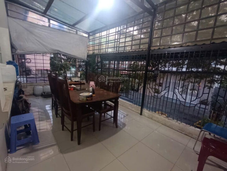 Bán nhà mặt tiền đúc 3 tầng 108 m2 (5mx21m), đường 10m, giá cháo 7tỷ5, KDC sầm uất, đầy đủ tiện