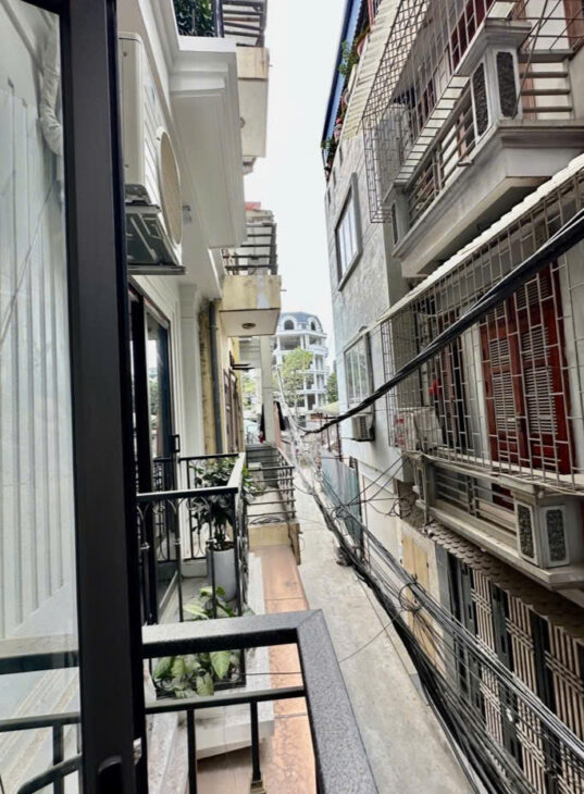 NHÀ ĐẸP TRẦN THÁI TÔNG, Ô TÔ ĐỖ CỬA, NGÕ THÔNG KINH DOANH – 5T, 42M2, 11.9 TỶ