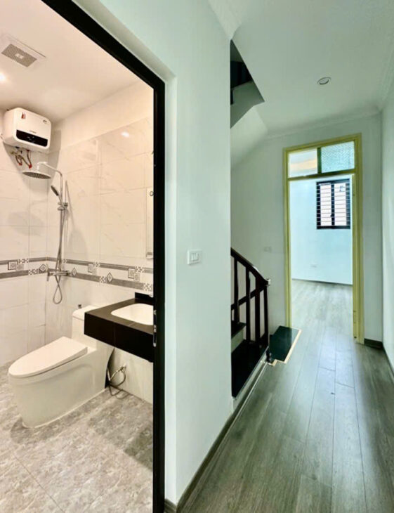 NHÀ ĐẸP TRẦN THÁI TÔNG, Ô TÔ ĐỖ CỬA, NGÕ THÔNG KINH DOANH – 5T, 42M2, 11.9 TỶ