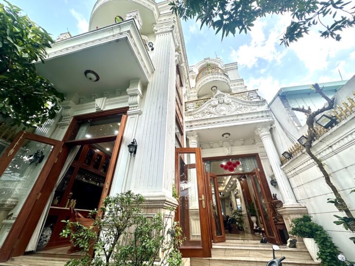 BT21- ???? BIỆT THỰ 2 MẶT TIỀN ĐẲNG CẤP DOANH NHÂN – NỘI THẤT GỖ ĐỎ – THANG MÁY & HỒ BƠI NƯỚC BIỂN –