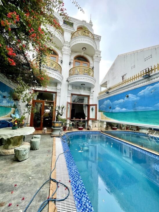 BT21- ???? BIỆT THỰ 2 MẶT TIỀN ĐẲNG CẤP DOANH NHÂN – NỘI THẤT GỖ ĐỎ – THANG MÁY & HỒ BƠI NƯỚC BIỂN –