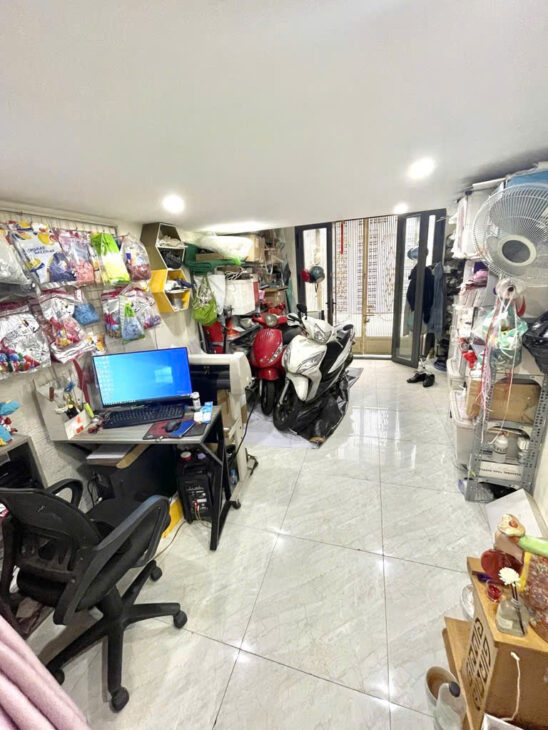 Bán nhà CMT8, Tân Bình, gần CV Lê Thị Riêng, 28m2, 1 trệt 1 lửng 1 lầu , nhỉnh 4 tỷ.