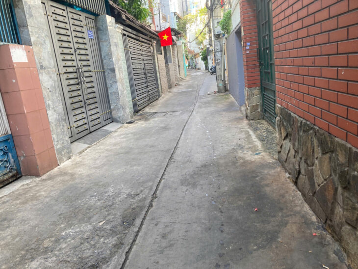 Bán nhà CMT8, Tân Bình, gần CV Lê Thị Riêng, 28m2, 1 trệt 1 lửng 1 lầu , nhỉnh 4 tỷ.