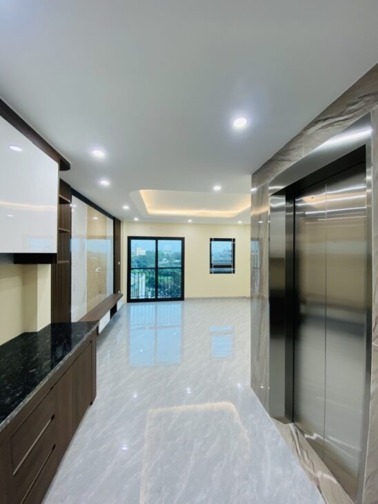 Bán nhà đẹp Phuc Đồng Lô Góc – -Oto tránh- Thang Máy-full Nội Thất- 9,5 tỷ (thương lượng)