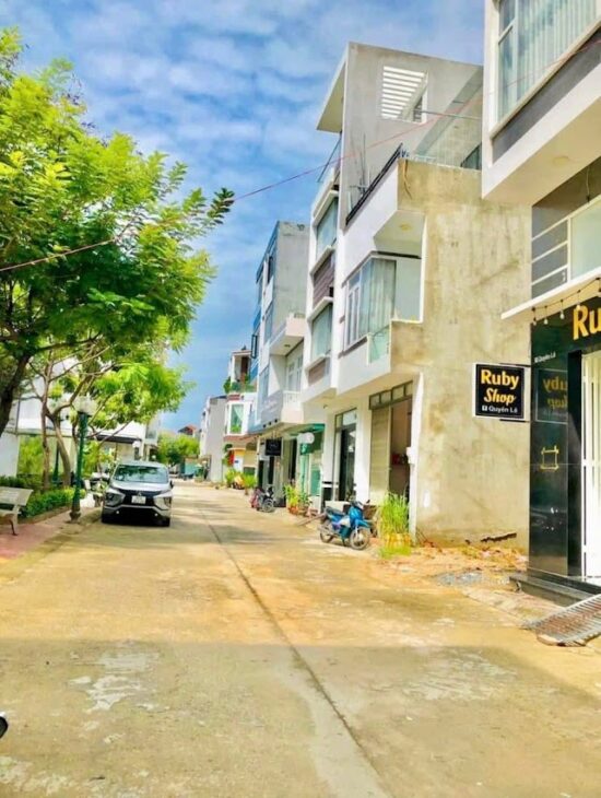 BÁN 49,5M2 ĐẤT GẦN CÔNG VIÊN NGANG 4,5 MÉT GIÁ 2,2 TỶ