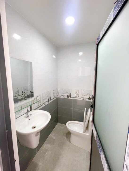 1ty3 bán nhà 1 lầu; đường ô tô; bao QH, gần CĐ Điện Lực Q12