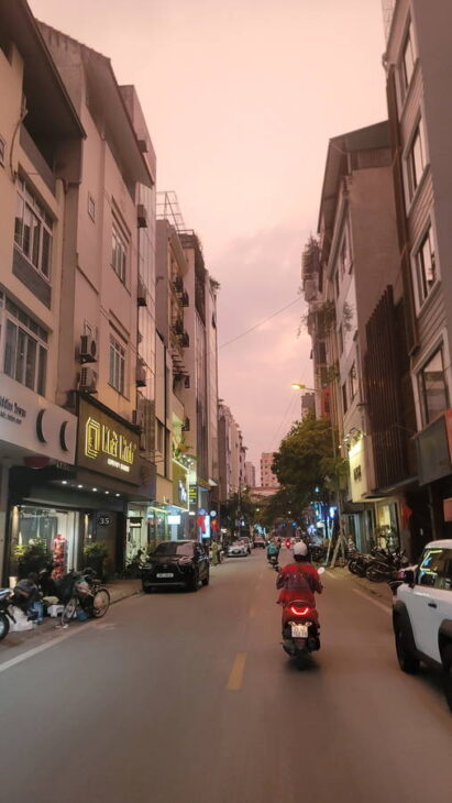 BÁN NHÀ MẶT PHỐ VIP NGUYỄN HY QUANG. ĐỐNG ĐA. 50M2 6 TẦNG MT 5,2M GIÁ 25.9 TỶ- KINH DOANH ĐỈNH CAO