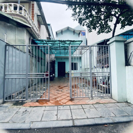 Bán Đất tặng nhà 2 tầng Ngọc Thuỵ- Oto Vỉa Hè- Hàng xómKhai Sơn – 103m2-16,5 tỷ( Thương lượng)