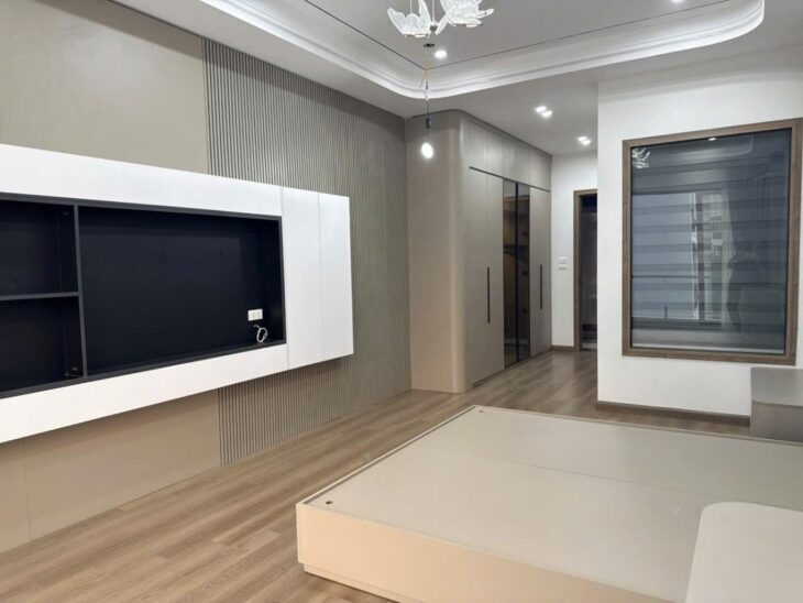 Bán nhà Đẹp Chu Huy Mân- Lô góc – Ô to – Kinh doanh- Thang Máy – 65m nhỉnh 13tyr (thương lượng)