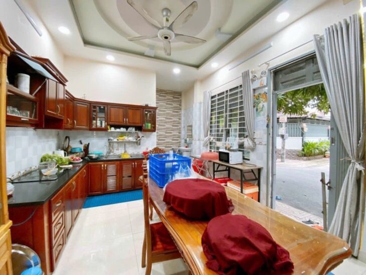 NHÀ LÔ GÓC PHẠM VĂN CHIÊU THÔNG THOÁNG, YÊN TĨNH, SẠCH SẼ 8.6VND