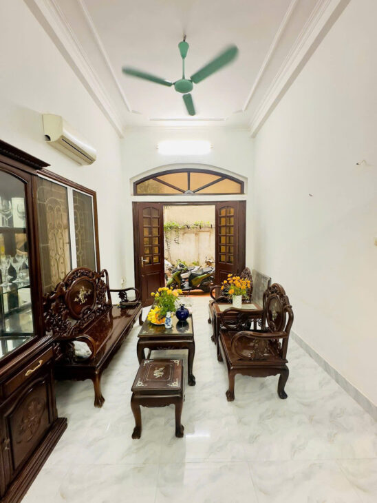 NHÀ ĐƯỜNG LÁNG NGÃ TƯ SỞ – CÁCH PHỐ 30M DT 58m2 3 tầng mặt tiền 5.1m Giá 9.4 tỷ