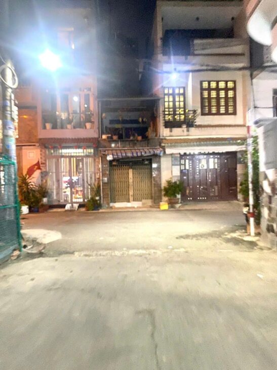 BÁN NHÀ GẦN KÊNH TÂN HÓA, QUẬN TÂN PHÚ, 3 TẦNG, HẺM XE HƠI, HƠN 2 TỶ