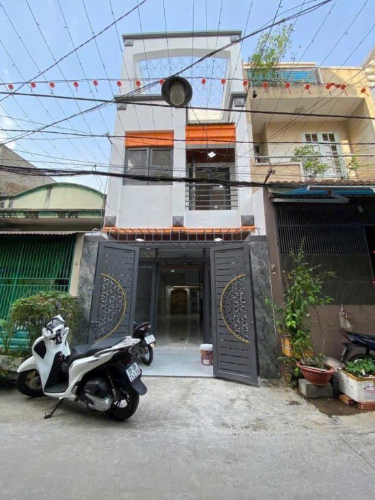 BÁN NHÀ GẦN HỒNG BÀNG,QUẬN 11,3 TẦNG,61M2,HẺM XE HƠI TRÁNH,CHỈ 8 TỶ