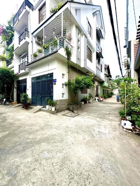 BÁN NHÀ GẦN KÊNH TÂN HÓA, QUẬN TÂN PHÚ, 3 TẦNG, HẺM XE HƠI, HƠN 2 TỶ