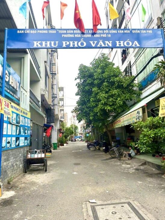 BÁN NHÀ GẦN KÊNH TÂN HÓA, QUẬN TÂN PHÚ, 3 TẦNG, HẺM XE HƠI, HƠN 2 TỶ