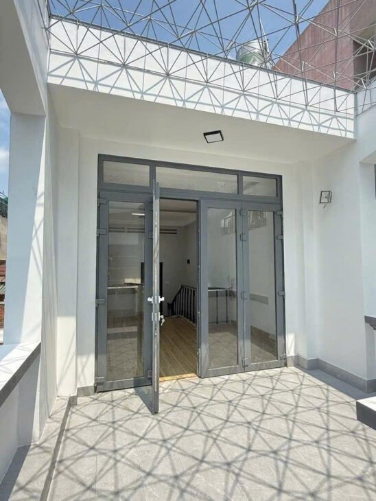 BÁN NHÀ GẦN HỒNG BÀNG,QUẬN 11,3 TẦNG,61M2,HẺM XE HƠI TRÁNH,CHỈ 8 TỶ