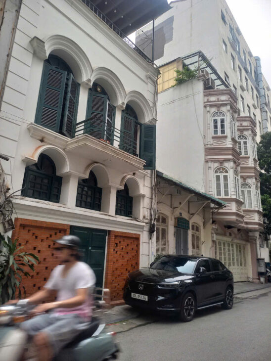 Mặt phố Nguyễn Viết Xuân 93m2 mặt tiền 10,5m, 1 mặt phố 1 mặt ngõ ô tô tránh. giá 33,8 tỷ